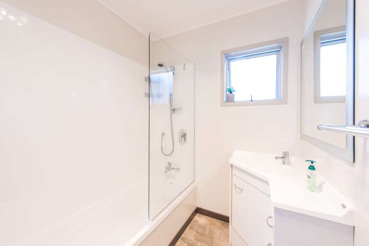 8b Windlesham Place Wakefield_11