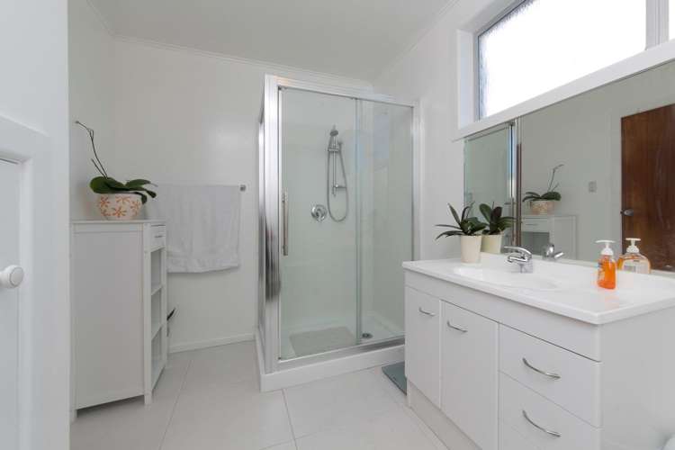 108 Captain Scott Road Glen Eden_12