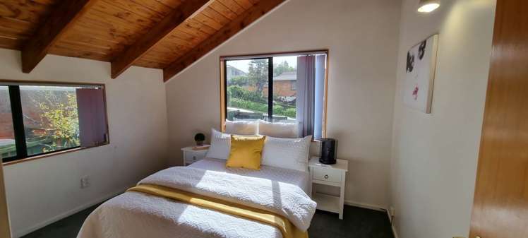 2/6 Eugenia Rise Totara Heights_11