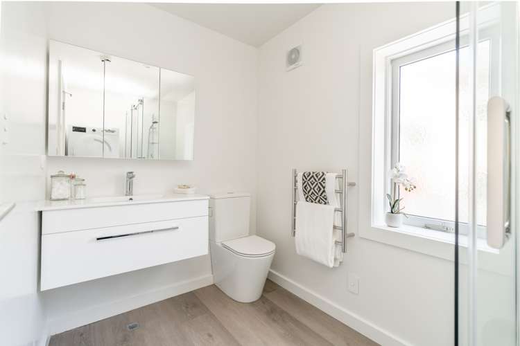 121 The Parade Island Bay_8