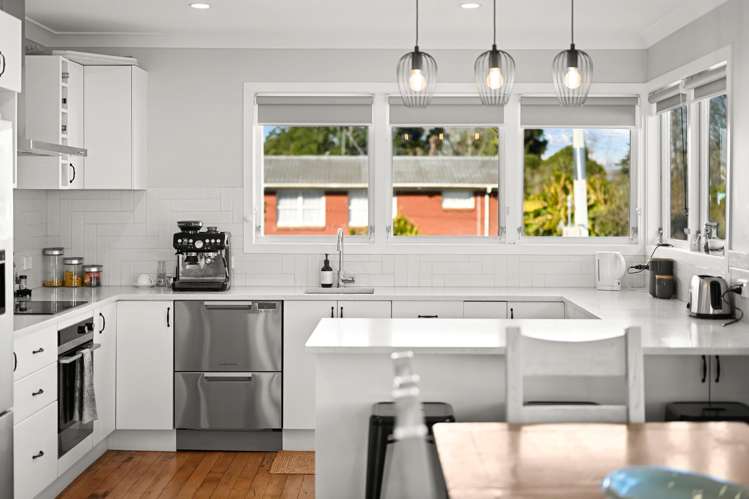 1 Garden Heights Avenue Glenview_2