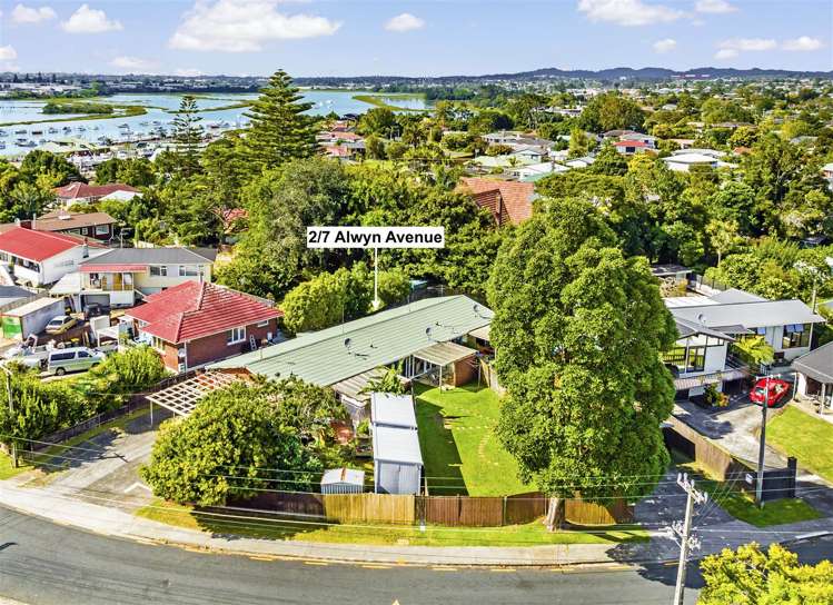 2/7 Alwyn Avenue Te Atatu South_17