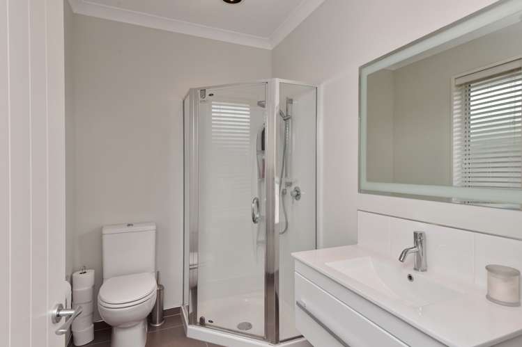 17 Springbrook Lane Northwood_16