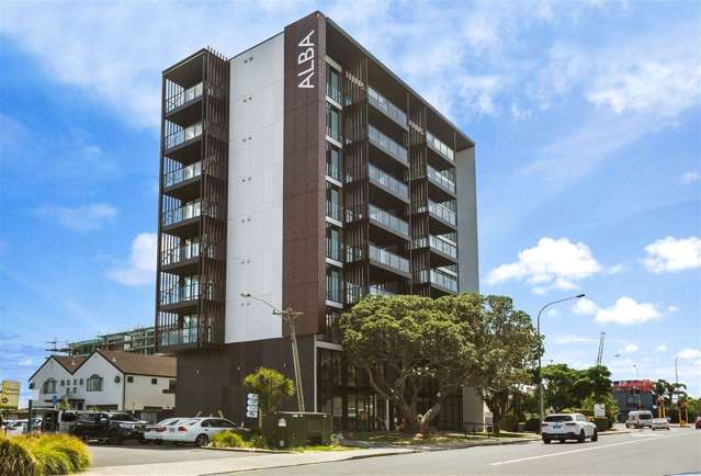 2 bedroom Apartment in Heart of Takapuna!