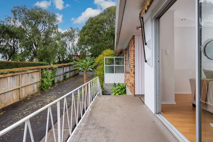 2/2 Peary Road Mount Eden_11