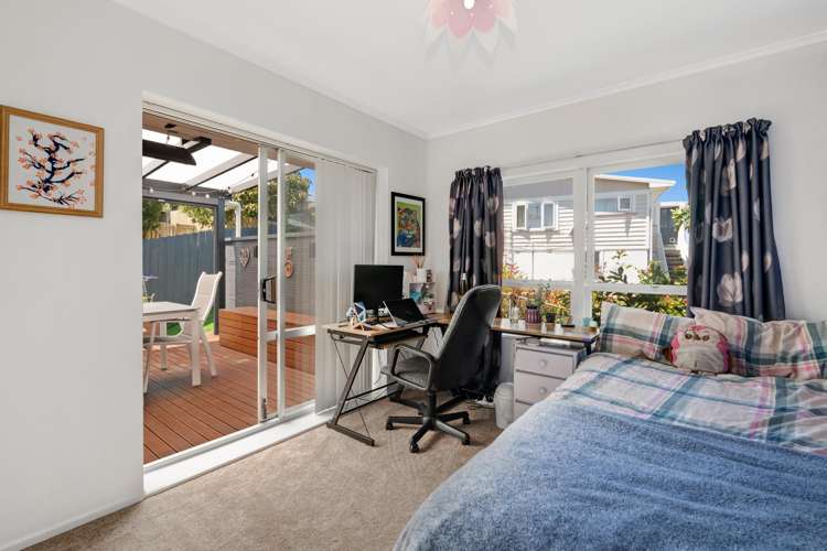 2/83a Pupuke Road Northcote_14