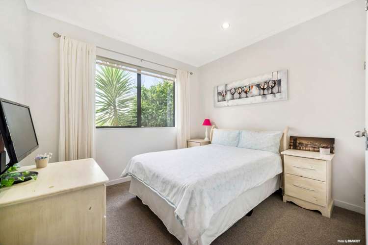 2/18 Limmer Place Browns Bay_10