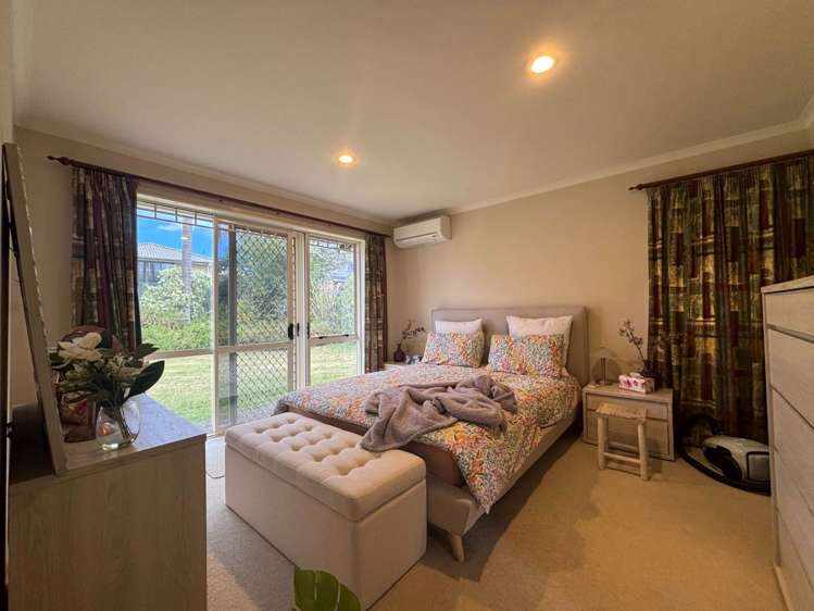 6 Midhurst Avenue Henderson_11