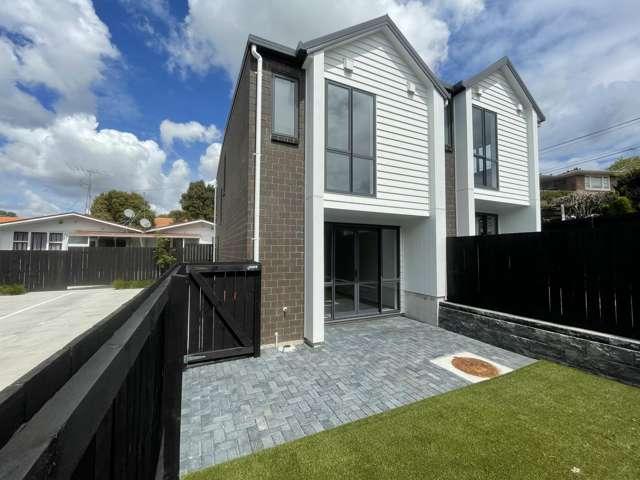 Beautiful & Sun Filled, 2 Bed 2 Bath | Mt Wellington