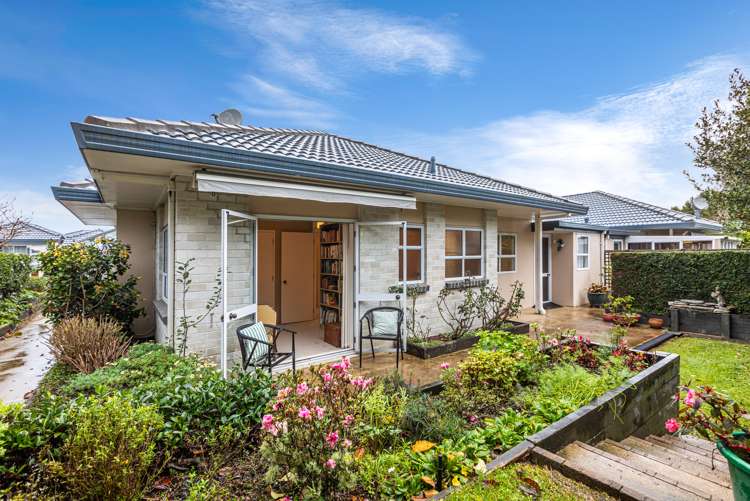 2/10 Gerard Way Saint Johns_1