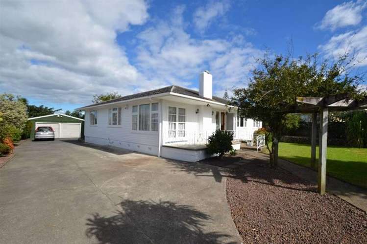 3 Tiroroa Avenue Te Atatu South_0