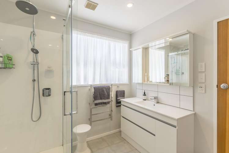 4 Sunrise Boulevard Tawa_14