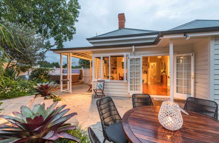 24 Ewen Alison Avenue Devonport_13