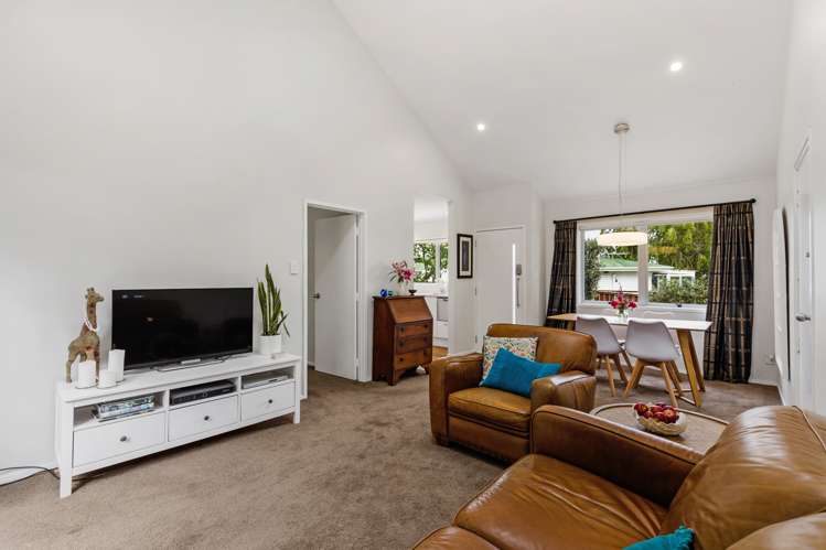 2/1 Gatman Street Birkdale_7