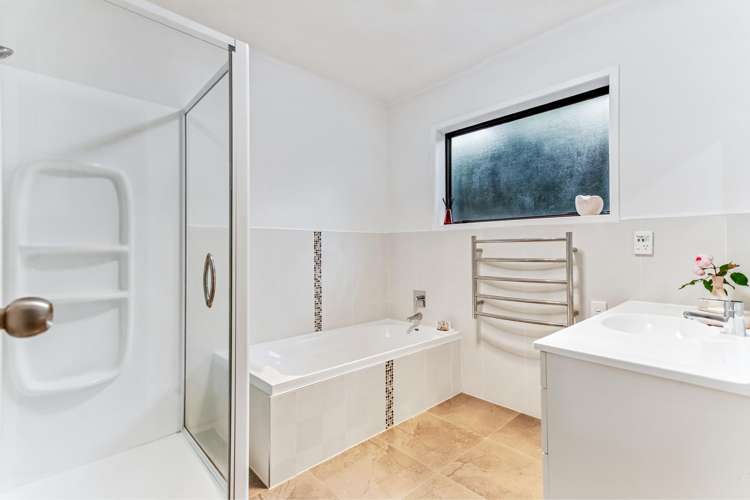 8 Petrel Place Massey_13