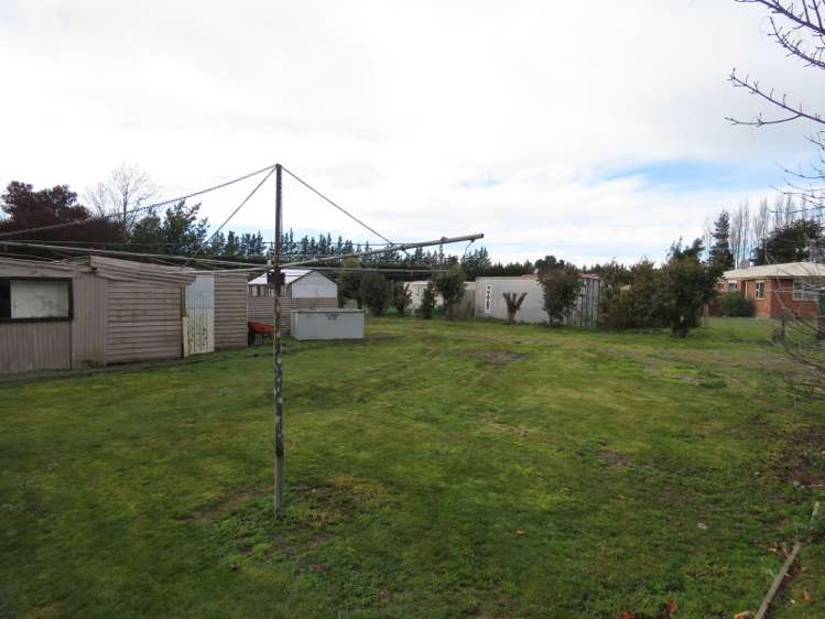 27 Chertsey Line Road Chertsey_18