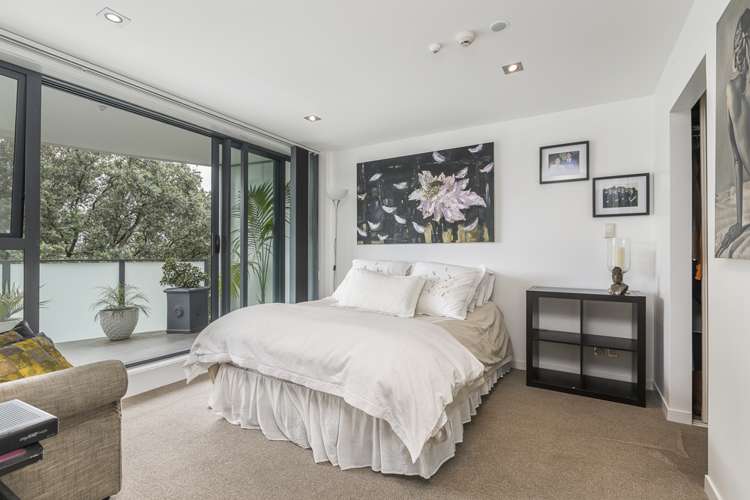 2/8 Basque Road Eden Terrace_13