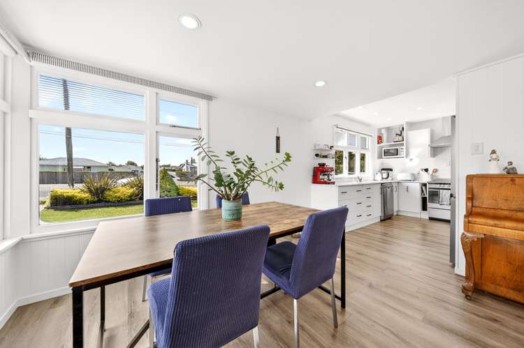 382 High Street South Carterton_9