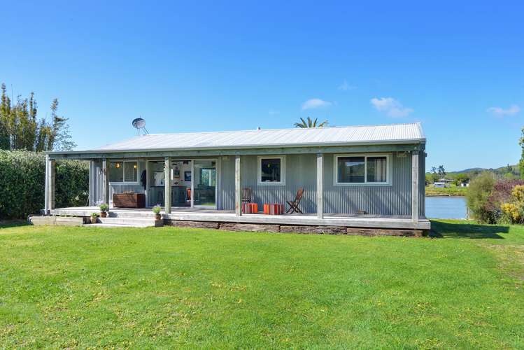 14 Monkhouse Street Tolaga Bay_18