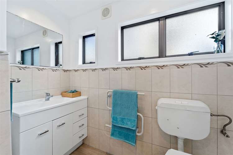 102 Tirimoana Road Te Atatu South_10