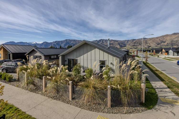 1 Barton Street Lake Hawea_14