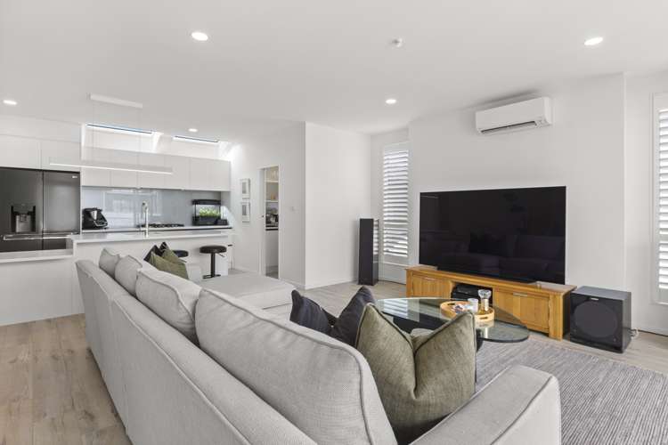 5b Holland Avenue Point England_6