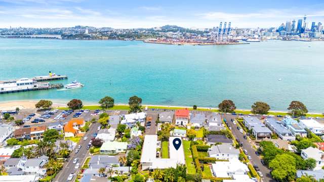 Invest in the best unit on Queens Parade