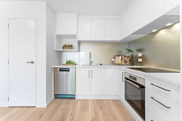 Beautiful Near New Townhouse