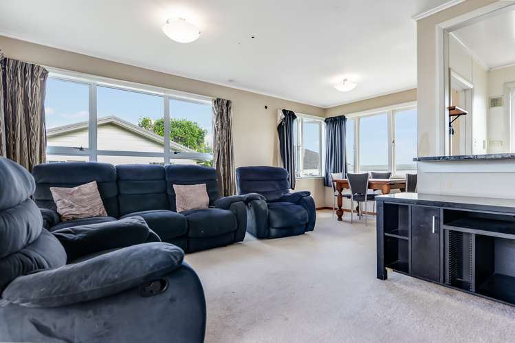 142 Tuhikaramea Road Dinsdale_13