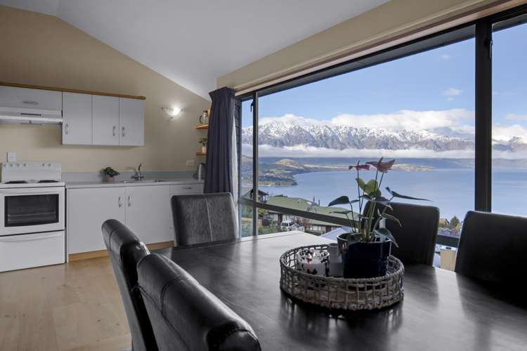 10b Caples Place Fernhill/Sunshine Bay_3