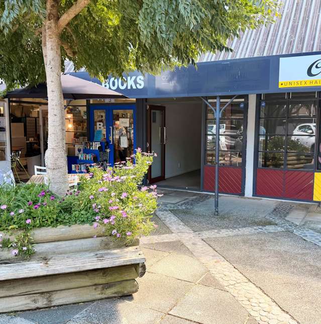 AFFORDABLE OREWA RETAIL
