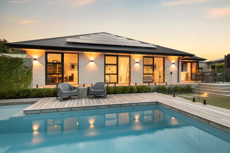 788 River Road Chartwell_33