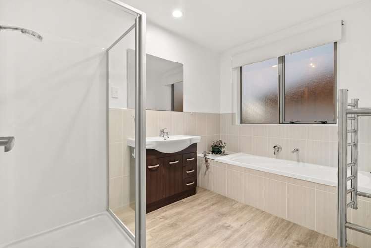 6 Phar Lap Crescent Takanini_15