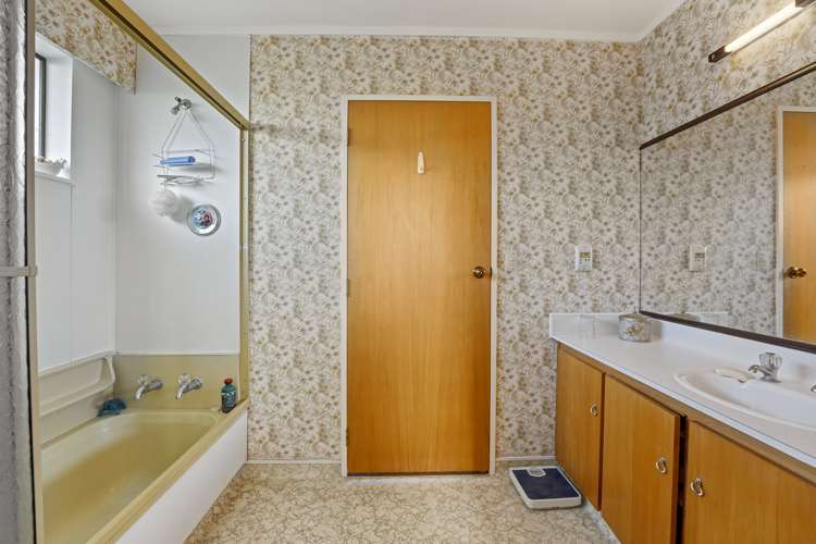 22 Mcenroe Grove Naenae_20