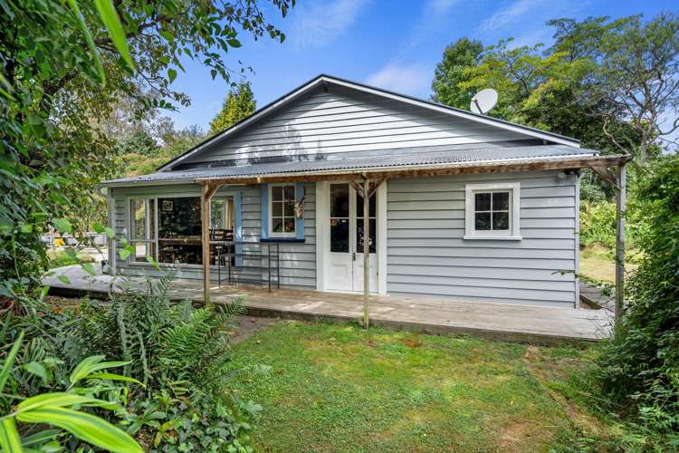 8 Foxhill Cemetery Road Wakefield_8