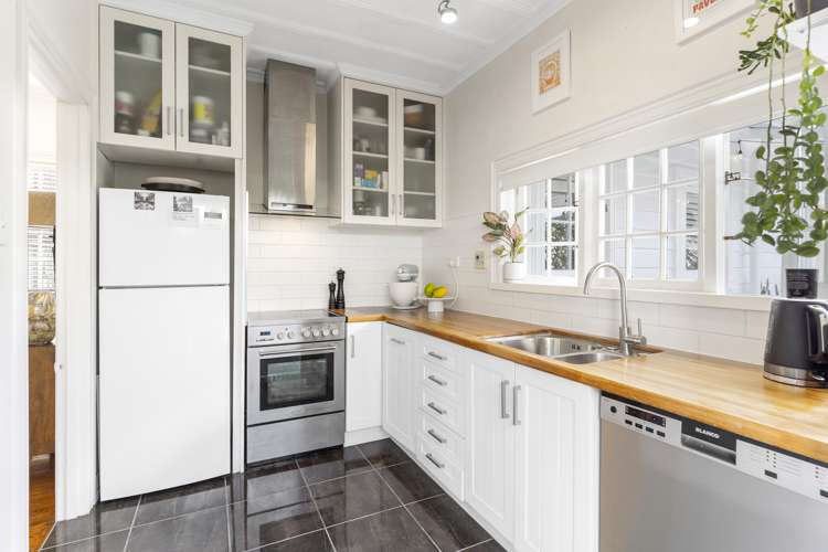 2 Mount Saint John Avenue Epsom_13