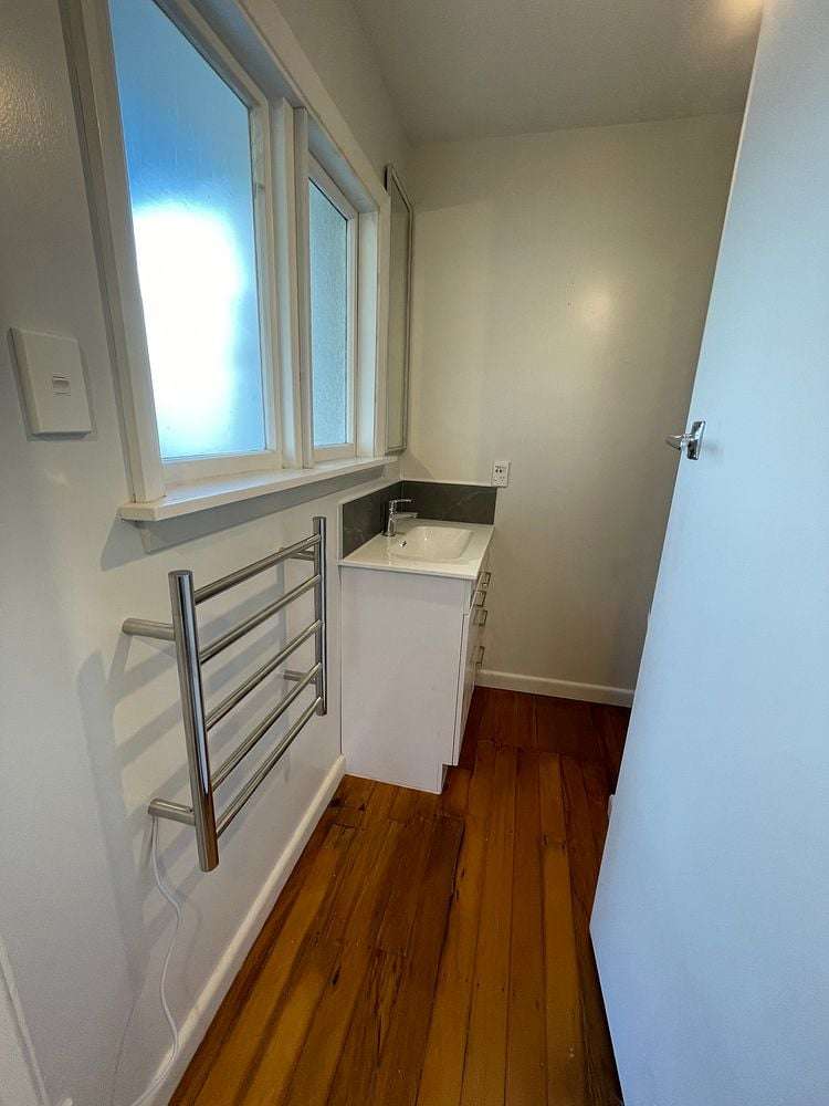 8 Robin Street Burwood_5