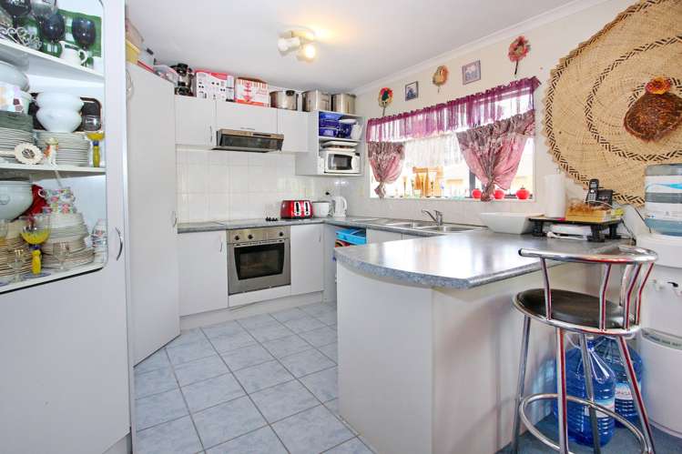 38 Robert Ross Place Clendon Park_4