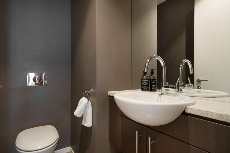 Unit 1 LakeRidge Apts, 51 Thompson Street Queenstown_18
