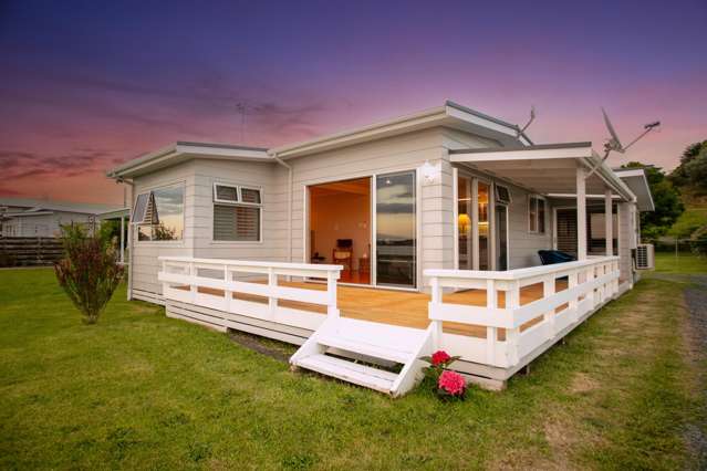 Ongare Point Harbourfront Character Bach