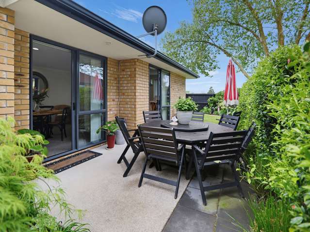 Freehold, Spacious and Beautifully Presented