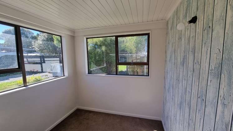13 Sneyd Street Tuatapere_11
