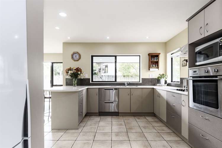 77 Acornia Close Ohauiti_2