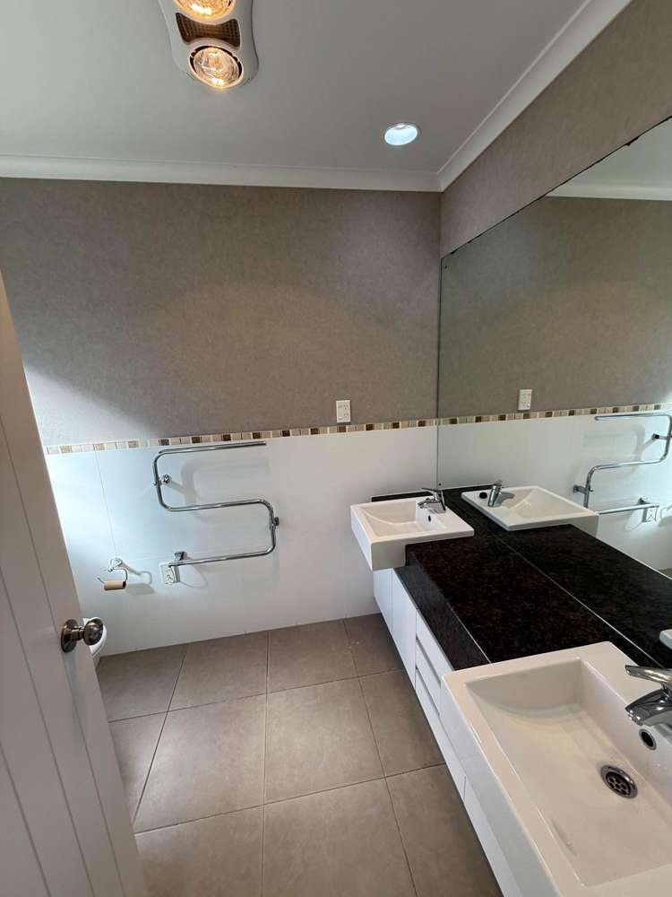 44 Seresin Crescent Flat Bush_6