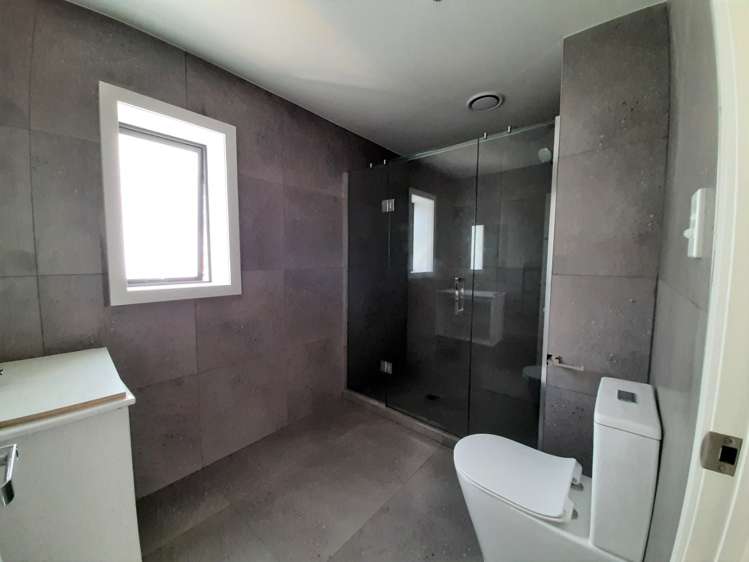 2f/4045 Great North Road Glen Eden_8