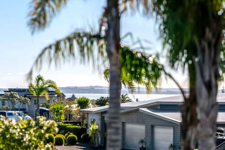 8 Intrepid Crescent Beachlands_28