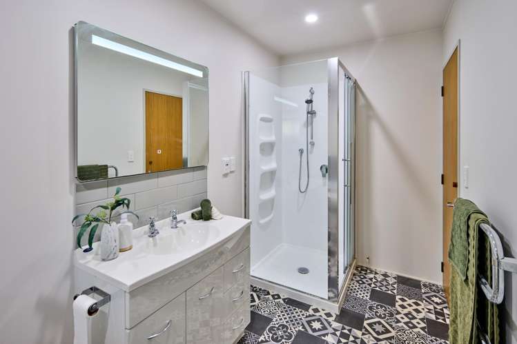 4/406 Fergusson Drive Heretaunga_15