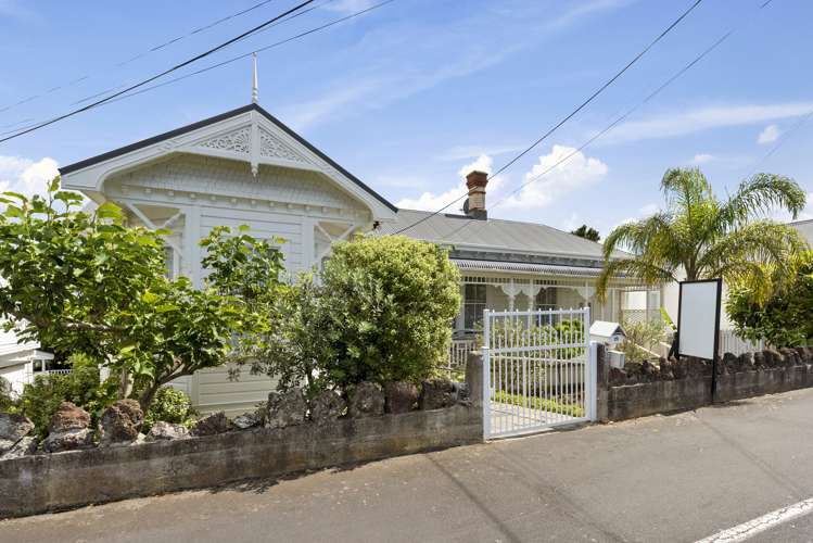 22 Calliope Road Devonport_26