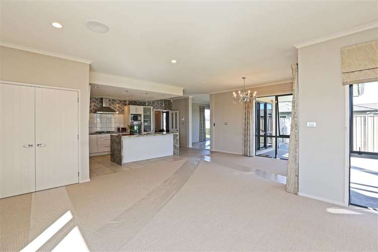 11 Lardon Place Frimley_9