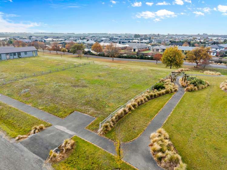 10 Village Green Drive_3
